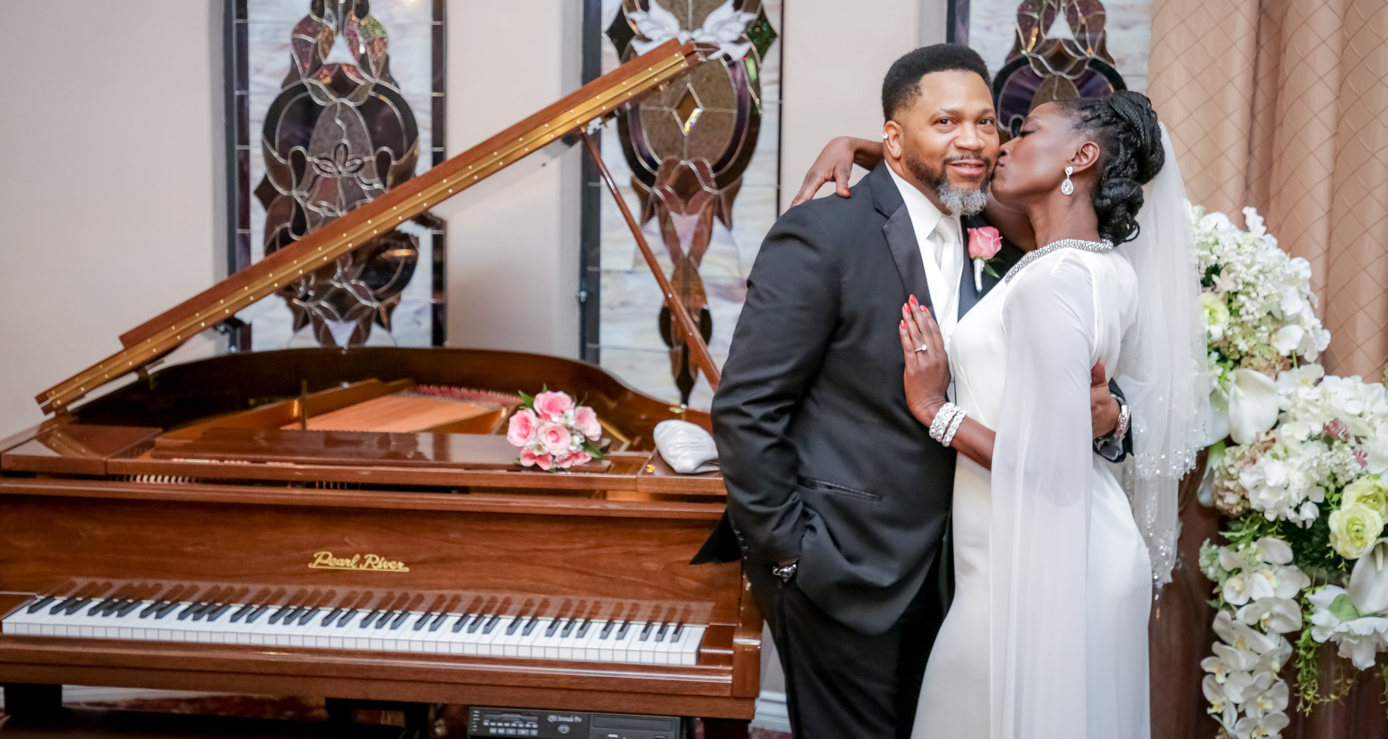 Newlyweds posing next to a piano on their Vegas wedding day