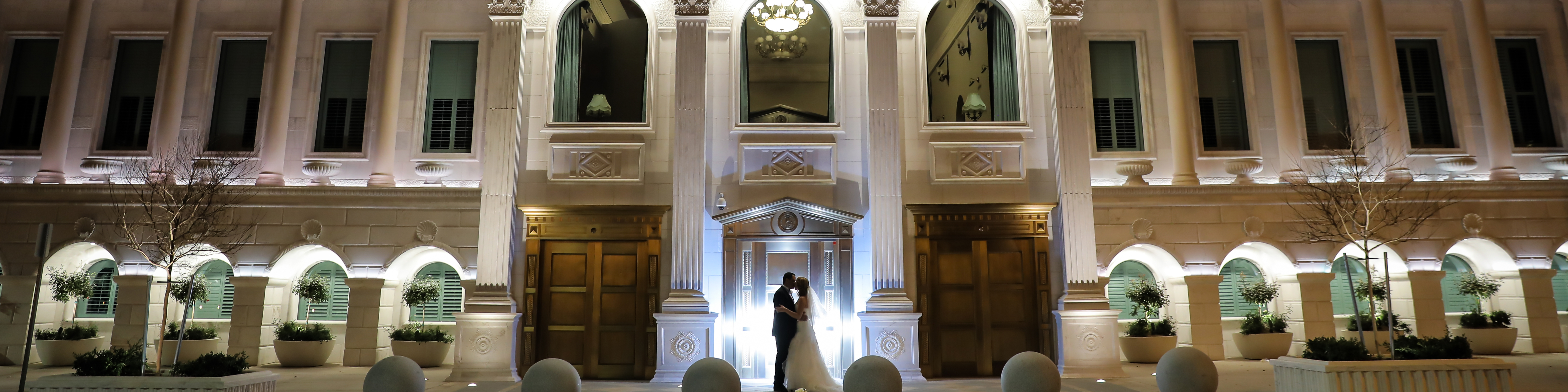 Wedding couple in front of the Las Vegas Courthouse
