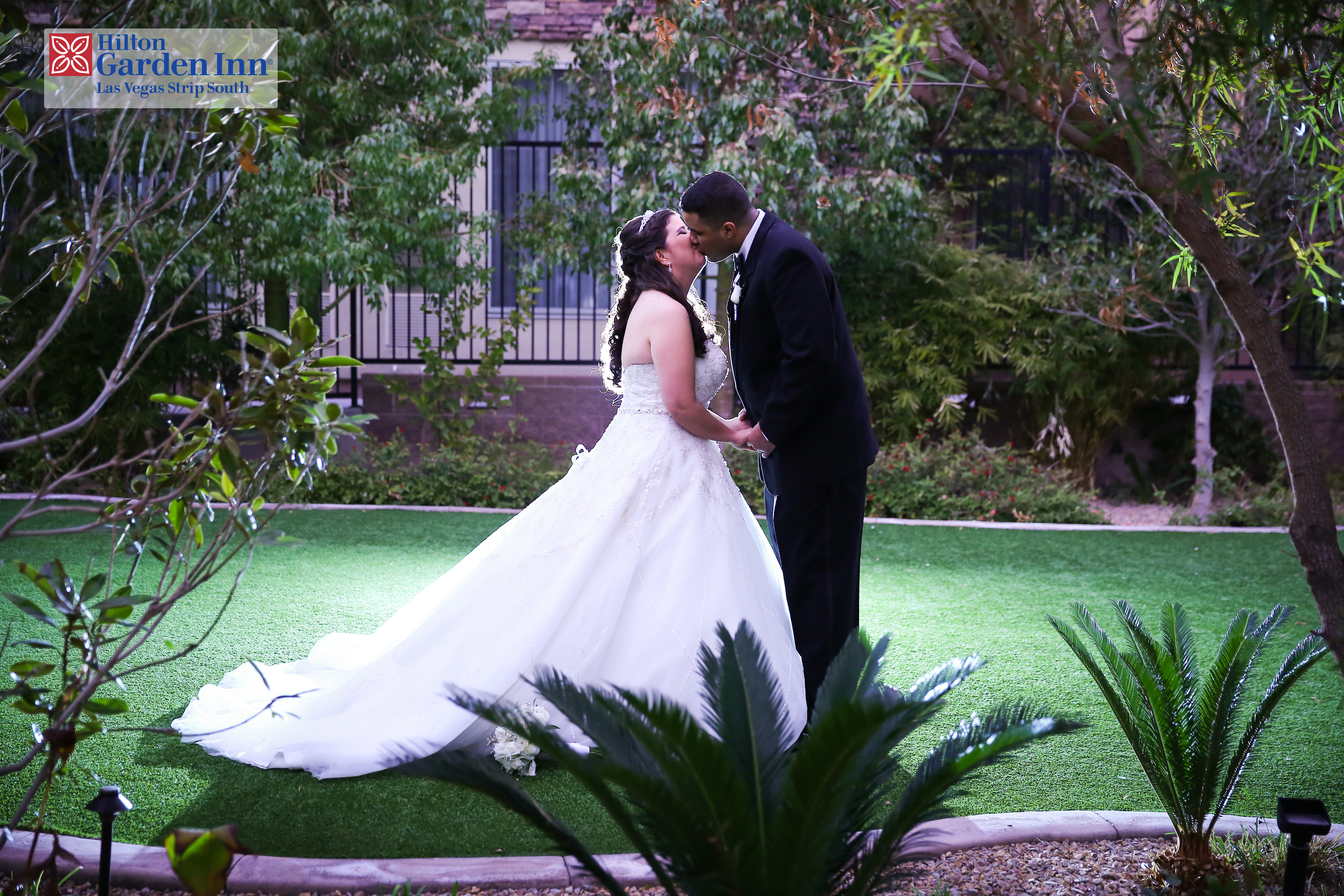 Las Vegas outdoor hotel wedding venue by the pool