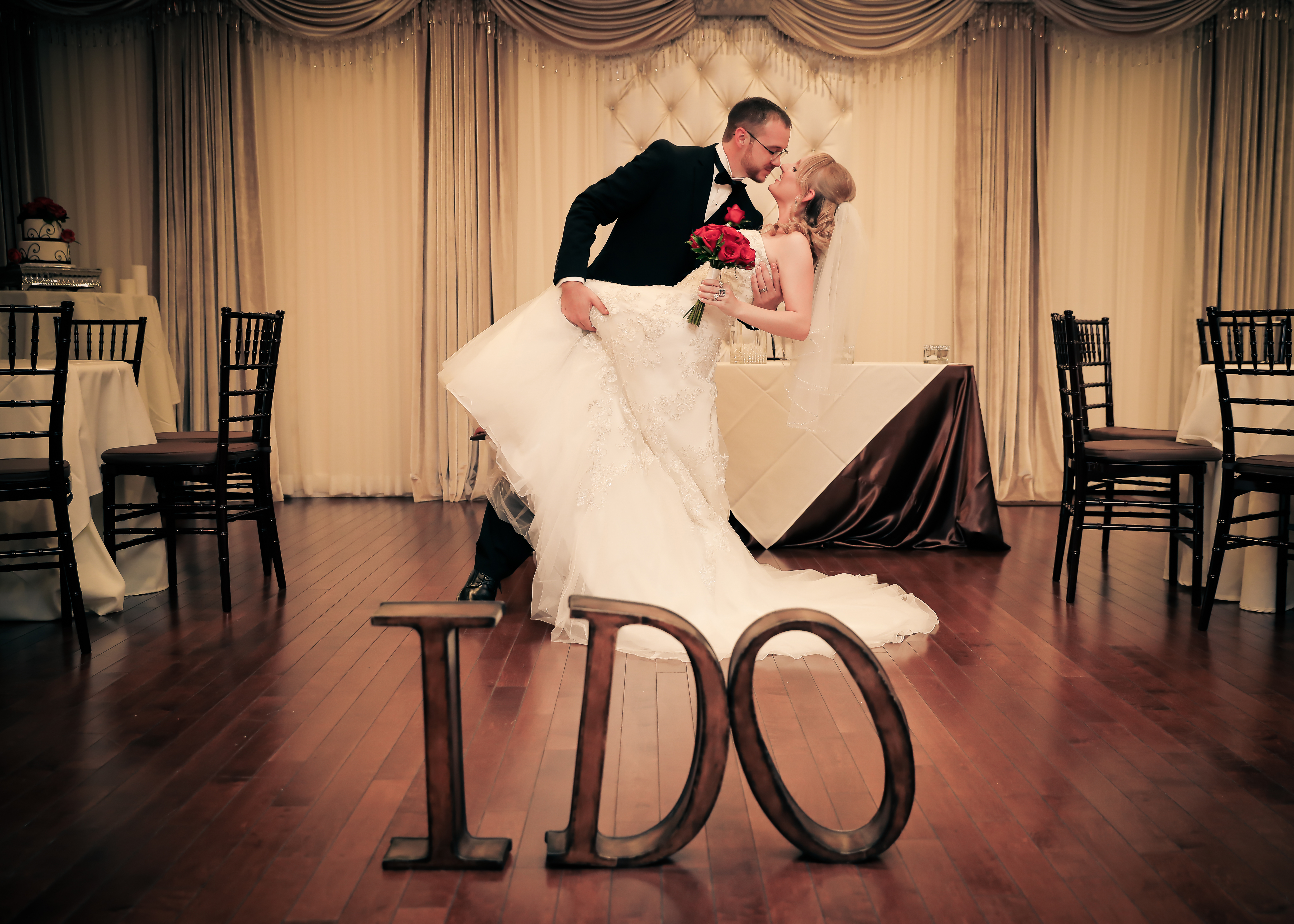 A sexy dip in the reception hall