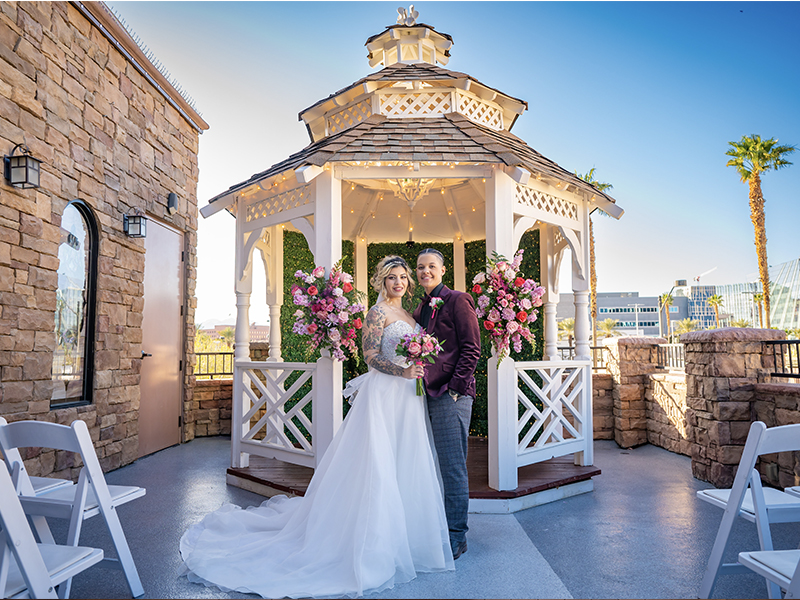 Newlyweds at an outdoor venue in Las Vegas