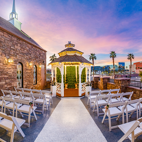 Las Vegas chapels - outdoor gazebo wedding